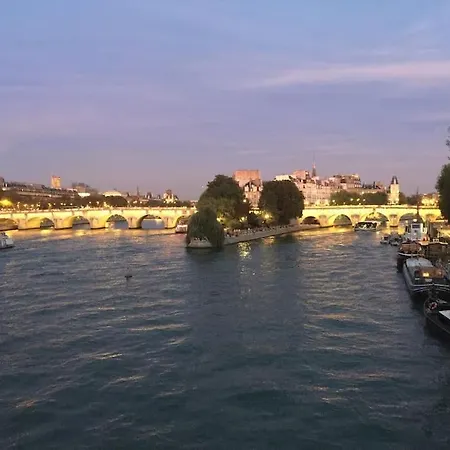 Private Bedroom 1 Near Eiffel Tower, Saint Germain