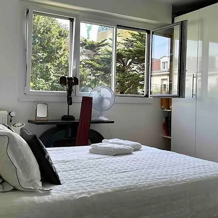 Bed & Breakfast Private Bedroom 1 Near Eiffel Tower, Saint Germain *