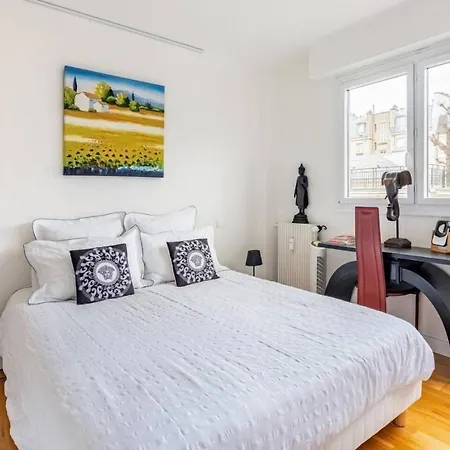 Private Bedroom 1 Near Eiffel Tower, Saint Germain ベッド・アンド・ブレックファスト *